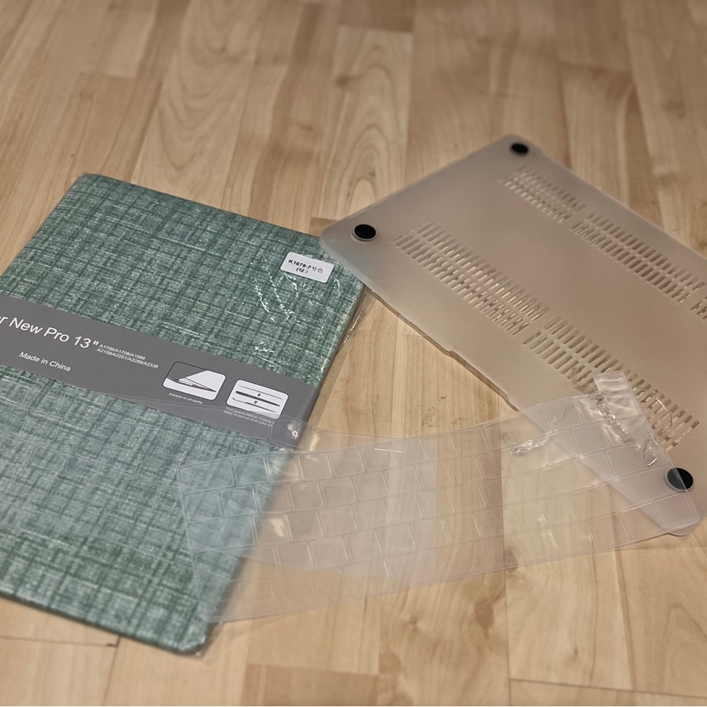 Green and Tan Tablet Case for New Pro 13"